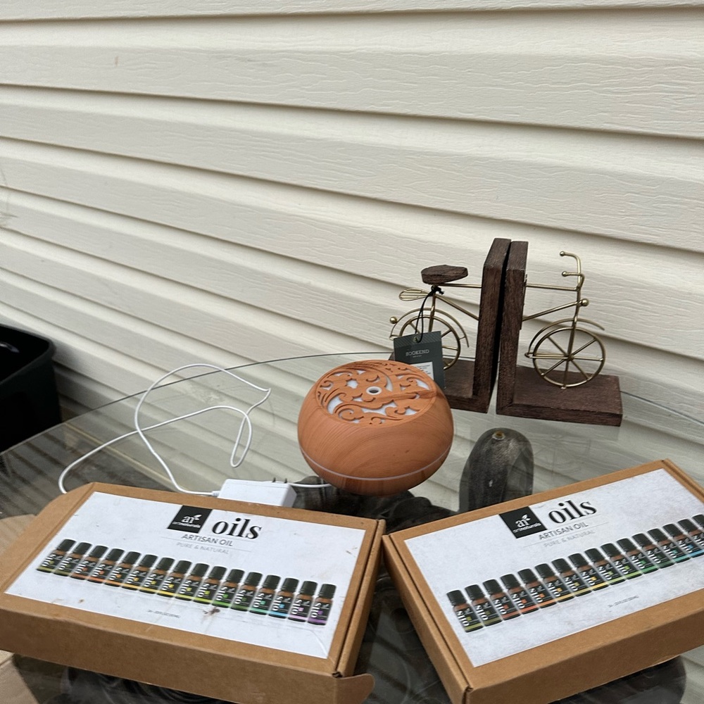 Unique ultrasonic technology wooden grain design oil diffuser and oils. W1-44-23